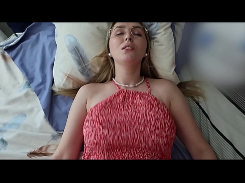 &laquo;Боже мой, ты такая смелая!?&raquo; Я набралась смелости и потрогала киску мамы моей лучшей подруги.